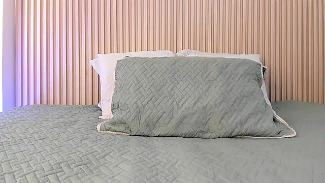 daiana curly online show from October 8, 2025, 7:33 pm