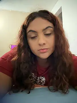 Lynna-pvuline online show from April 15, 2026, 2:40 am