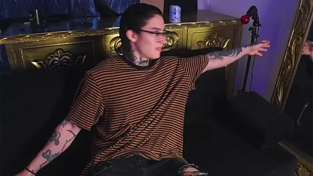 Snapshot of dantecoppolaa_ chatting on December 23, 2024, 3:44 pm dantecoppolaa online show from December 23, 2024, 3:44 pm