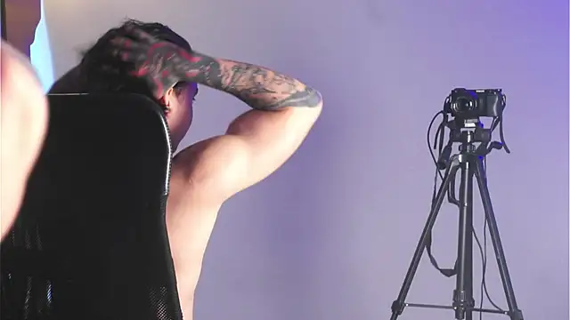 Snapshot of dantecoppolaa_ chatting on December 23, 2024, 7:20 pm dantecoppolaa online show from December 23, 2024, 7:20 pm