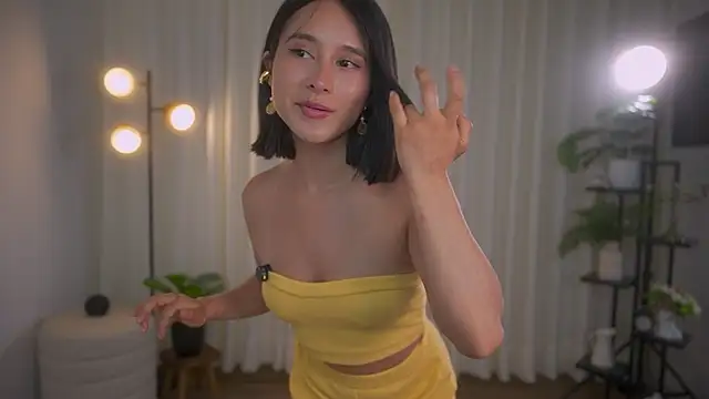 Miss beee online show from January 7, 2025, 11:35 pm