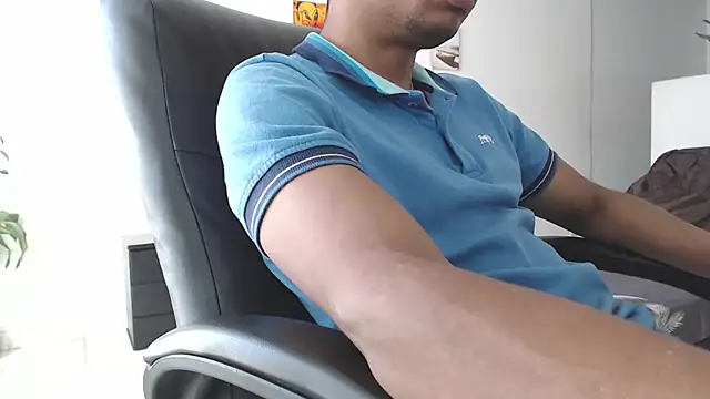 Snapshot of Aaronblack1_ chatting on February 20, 2026, 2:17 pm Aaronblack1 online show from February 20, 2026, 2:17 pm