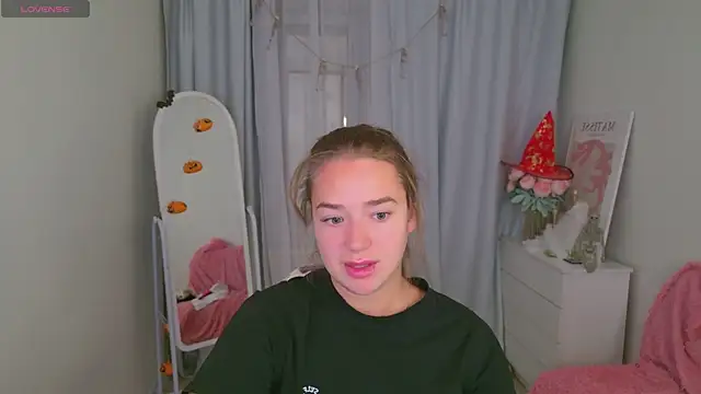 LovelyJessie online show from October 24, 2025, 2:02 pm