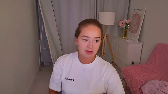 LovelyJessie online show from April 9, 2026, 2:55 pm