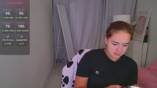 LovelyJessie online show from April 14, 2026, 2:12 pm