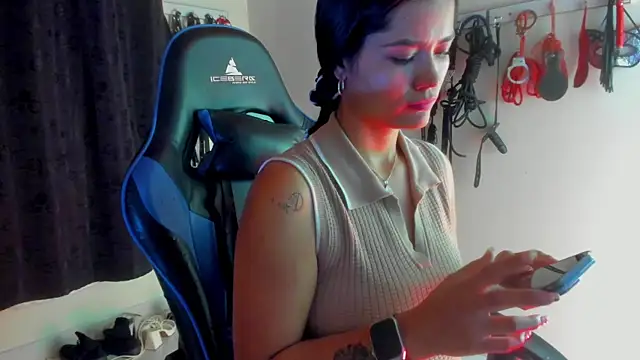 scarlet-kennedy98 online show from November 4, 2025, 10:20 pm