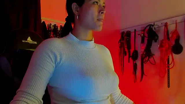 scarlet-kennedy98 online show from November 27, 2025, 8:33 pm