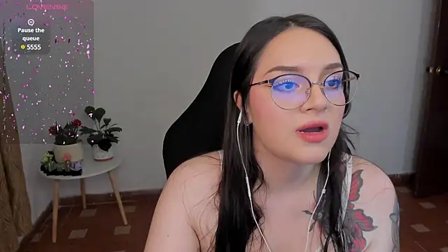 anaveleeez online show from December 14, 2024, 2:56 am