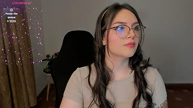 anaveleeez online show from January 4, 2025, 1:21 am