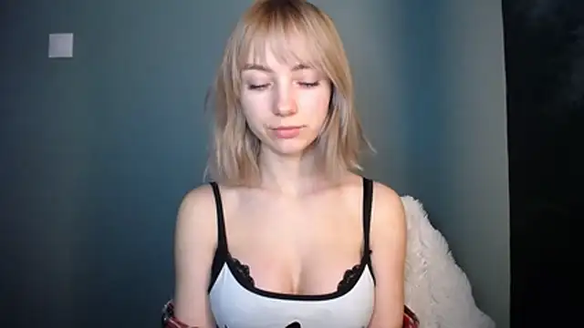 LuciaYoung online show from February 23, 2026, 8:01 am