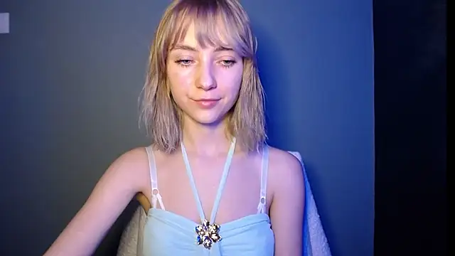 LuciaYoung online show from March 12, 2026, 7:53 pm