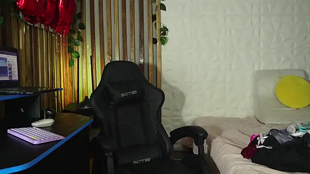 argiee taylorxs2 online show from February 1, 2025, 3:19 am