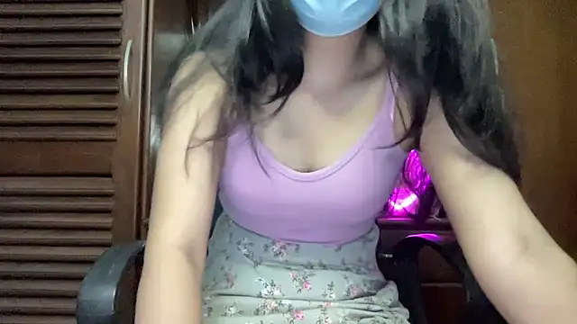 Snapshot of Princess_Lily chatting on October 23, 2025, 1:10 pm Princess Lily online show from October 23, 2025, 1:10 pm