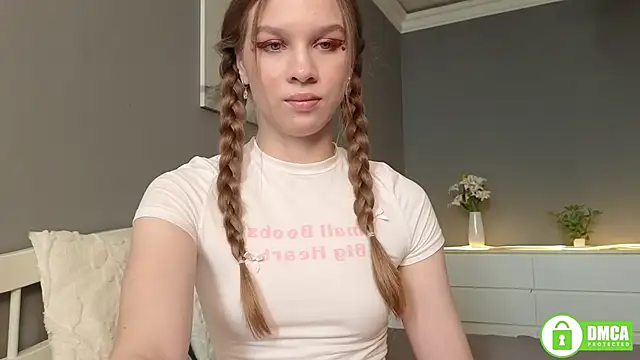 Snapshot of CutieBeauty chatting on September 20, 2025, 9:43 am CutieBeauty online show from September 20, 2025, 9:43 am