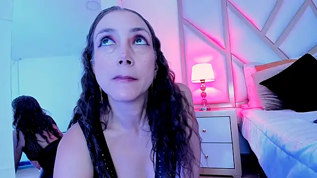 Jolie-bonnet online show from February 1, 2025, 1:55 am