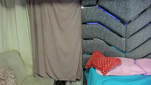 Latinos couples online show from January 14, 2025, 6:45 am