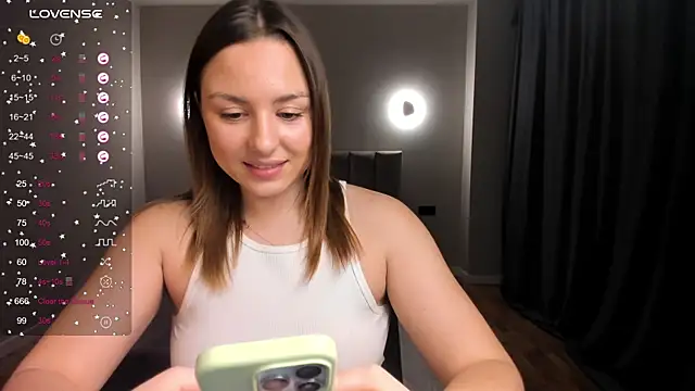 ThreeshaWhite online show from February 11, 2025, 5:18 pm