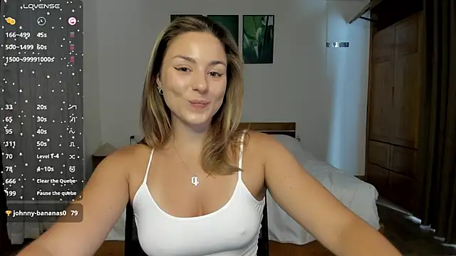 Snapshot of ThreeshaWhite chatting on April 12, 2026, 7:46 am ThreeshaWhite online show from April 12, 2026, 7:46 am