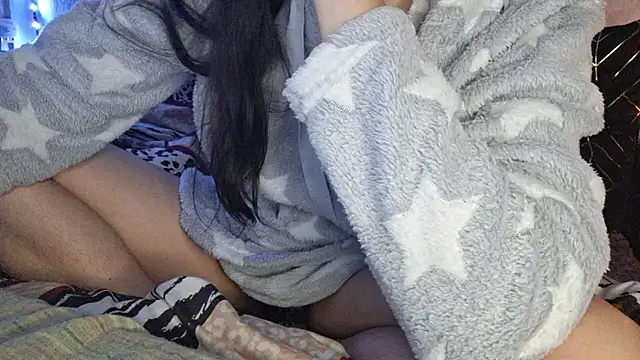 Cyndee Winter online show from December 9, 2024, 2:39 pm