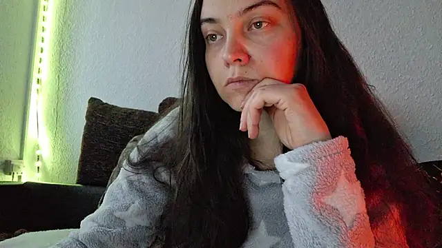 Cyndee Winter online show from December 12, 2024, 2:44 pm