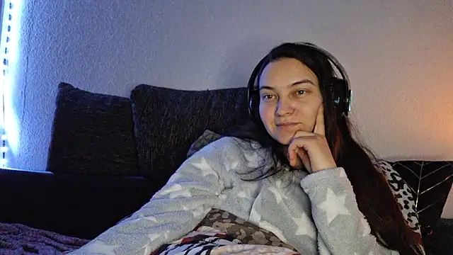 Cyndee Winter online show from December 13, 2024, 7:21 pm