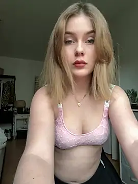 Snapshot of MaribelRiver chatting on March 13, 2025, 12:02 pm MaribelRiver online show from March 13, 2025, 12:02 pm