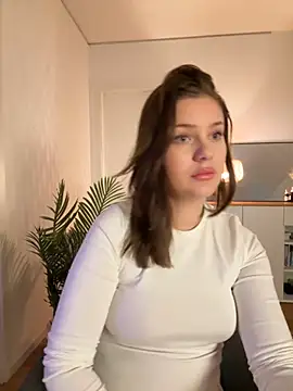 Snapshot of MaribelRiver chatting on November 17, 2025, 8:14 pm MaribelRiver online show from November 17, 2025, 8:14 pm