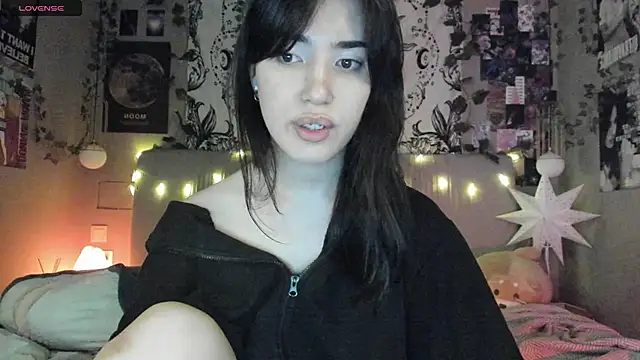 Snapshot of Anisawithlove chatting on March 3, 2025, 8:32 pm Anisawithlove online show from March 3, 2025, 8:32 pm