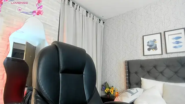 Snapshot of emma__smith1 chatting on February 4, 2025, 3:36 pm emma smith1 online show from February 4, 2025, 3:36 pm