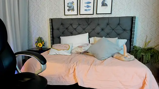 Snapshot of emma__smith1 chatting on February 19, 2025, 6:32 pm emma smith1 online show from February 19, 2025, 6:32 pm