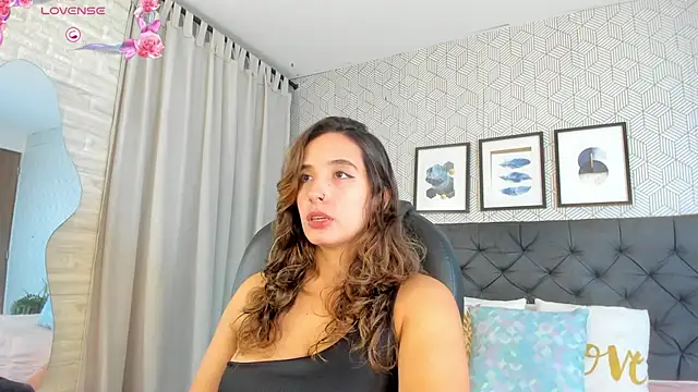 Snapshot of emma__smith1 chatting on March 13, 2025, 12:35 pm emma smith1 online show from March 13, 2025, 12:35 pm