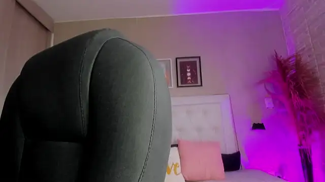 emma  smith1 online show from March 7, 2026, 12:24 pm