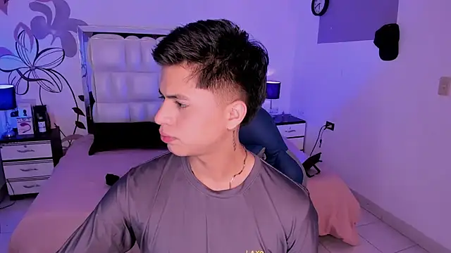 Snapshot of Niicky1_ chatting on December 29, 2024, 8:48 pm Niicky1 online show from December 29, 2024, 8:48 pm