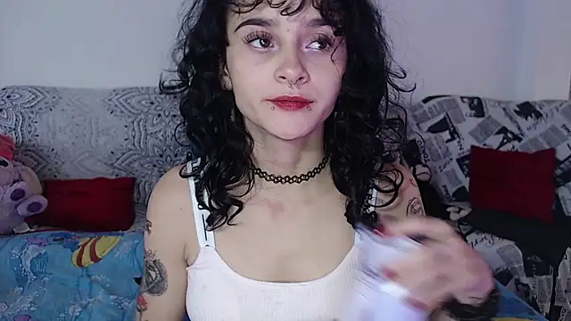 Snapshot of kitty22_ chatting on January 13, 2025, 2:11 pm kitty22 online show from January 13, 2025, 2:11 pm