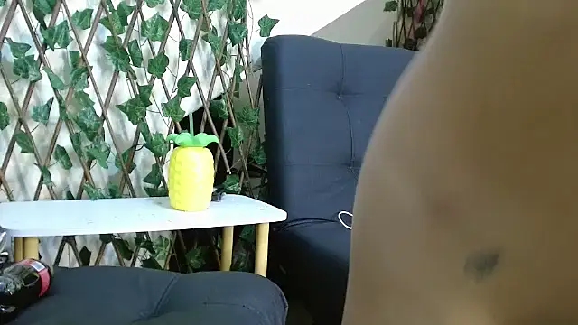 lady scarlettt online show from March 5, 2025, 6:23 pm