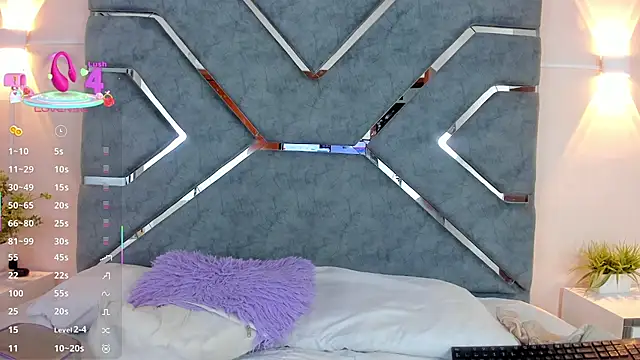 Snapshot of LucciaPorter chatting on February 18, 2026, 1:18 pm LucciaPorter online show from February 18, 2026, 1:18 pm