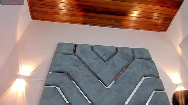 Snapshot of LucciaPorter chatting on February 19, 2026, 1:18 pm LucciaPorter online show from February 19, 2026, 1:18 pm