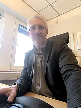 tom-swede online show from October 21, 2025, 2:51 pm