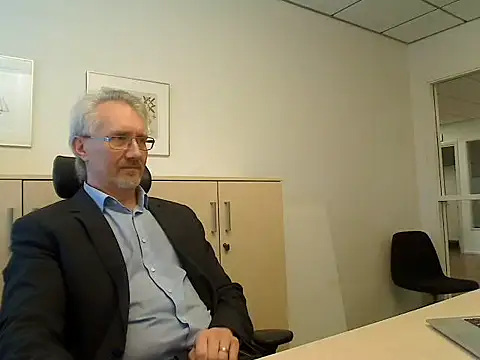 tom-swede online show from April 13, 2026, 3:28 pm