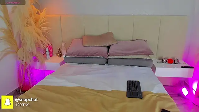 sofia pamela online show from November 18, 2025, 6:56 pm