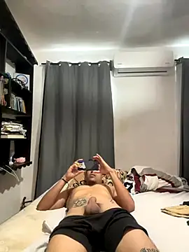 Magicerosxx69 online show from October 7, 2025, 4:26 pm