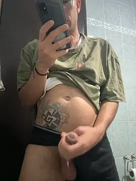 Magicerosxx69 online show from November 3, 2025, 7:53 am