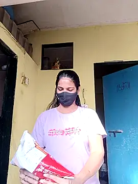 indianliza online show from February 12, 2025, 4:23 am