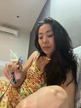 Snapshot of IzanamiTime chatting on December 19, 2024, 12:01 pm IzanamiTime online show from December 19, 2024, 12:01 pm