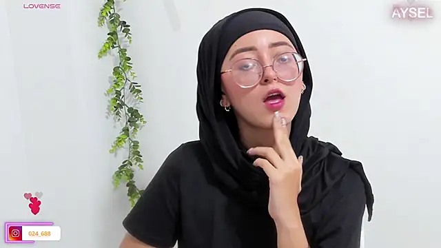 Snapshot of aysel_elid chatting on December 9, 2024, 9:05 pm aysel elid online show from December 9, 2024, 9:05 pm