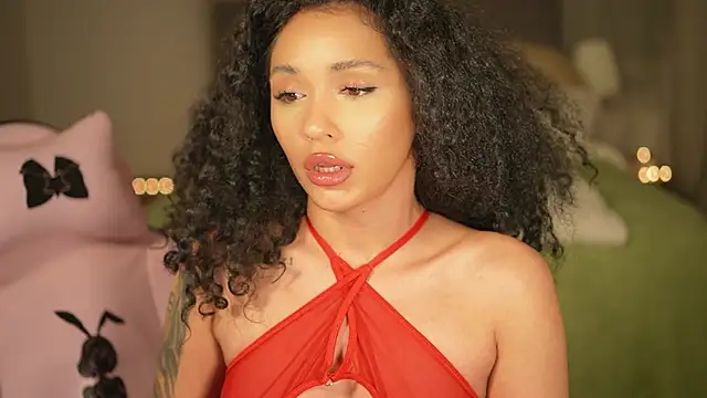 Snapshot of Moan4u chatting on December 13, 2024, 1:04 am Moan4u online show from December 13, 2024, 1:04 am