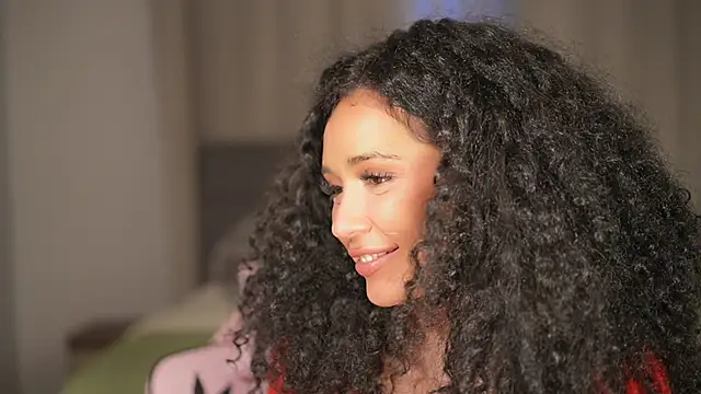 Snapshot of Moan4u chatting on December 19, 2024, 5:40 am Moan4u online show from December 19, 2024, 5:40 am