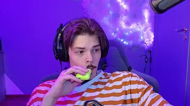 DENIS HERE online show from February 1, 2025, 12:18 am