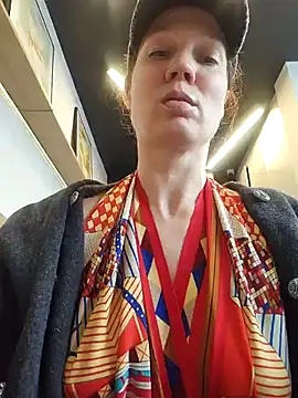 Exhibitionsplit online show from April 21, 2026, 9:15 am