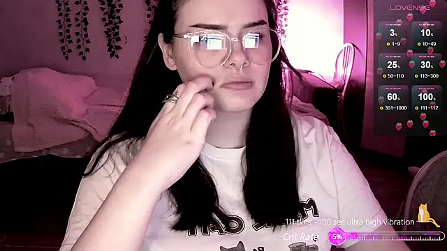 Snapshot of strawberry_elfcat chatting on December 3, 2024, 6:37 am strawberry elfcat online show from December 3, 2024, 6:37 am